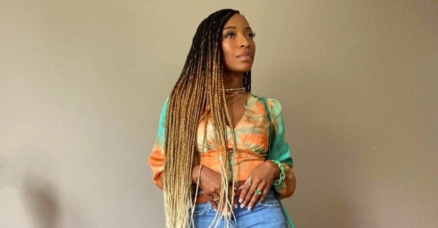 girl with ombre knotless braids