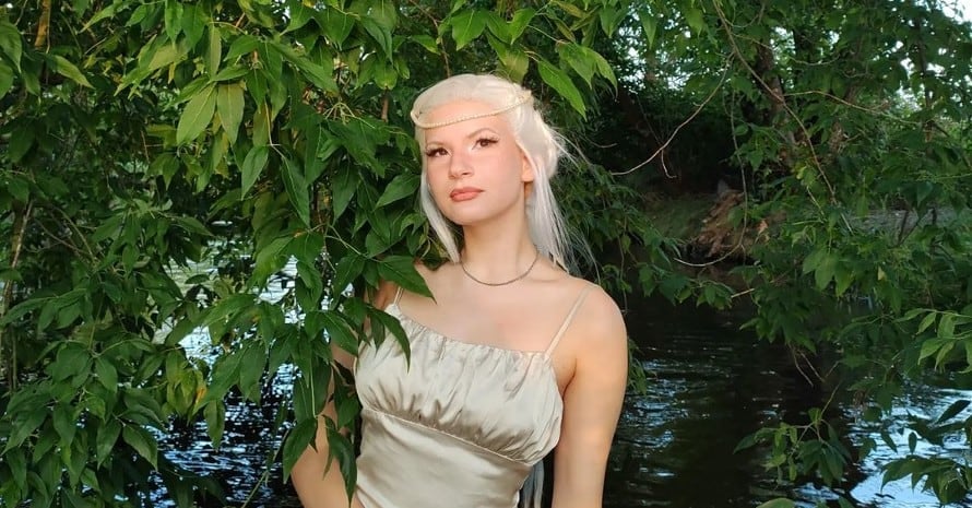 girl with white fairy hairstyle